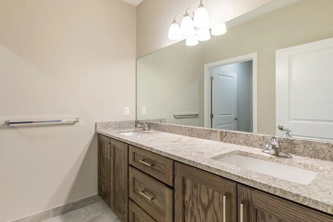 Building Photo - Shelby Township - 3 Bedroom, 2 Bath, End-Unit condo style w/Att Garage