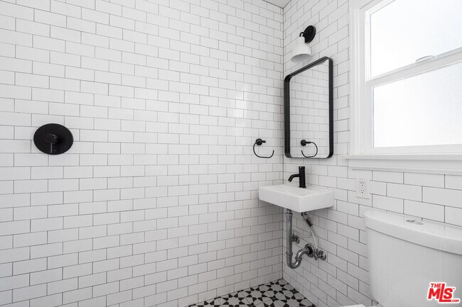 Building Photo - 4824 La Canada Blvd