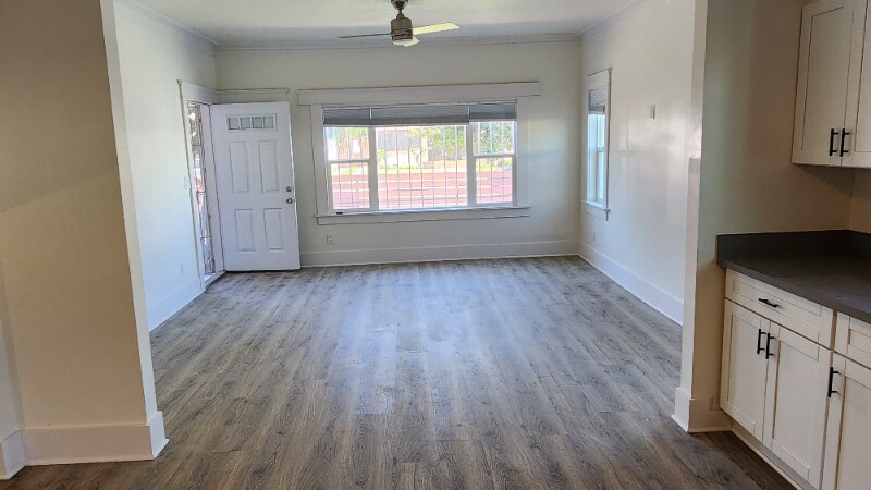 Building Photo - 3536 W 60th St