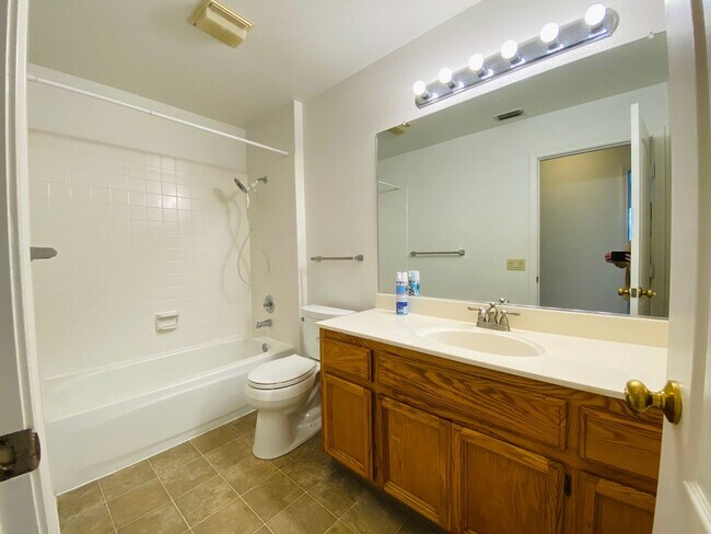 Building Photo - Lovely Galt Home
