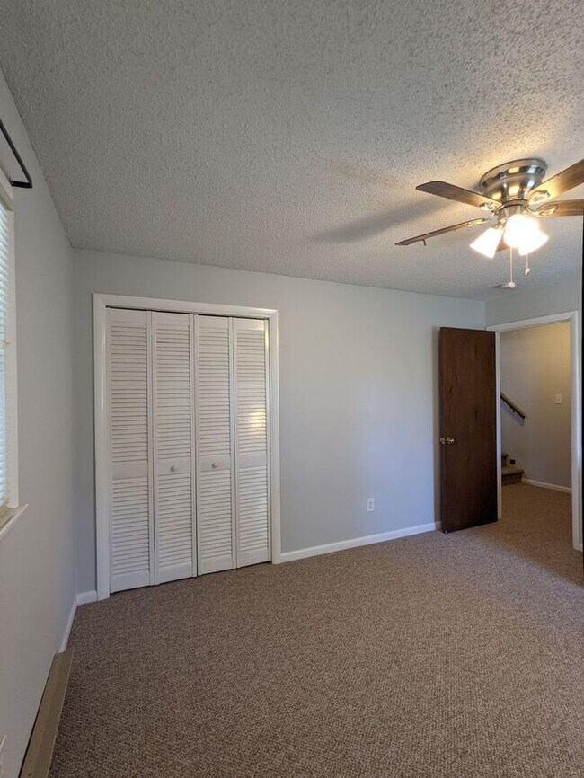 Building Photo - Black Mountain Duplex Rental!