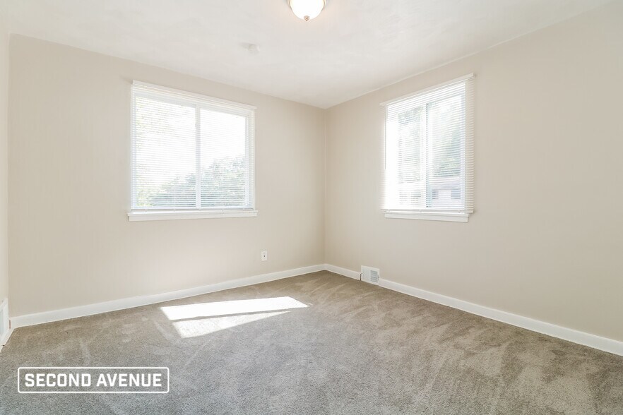 Building Photo - 701 Crestview Dr