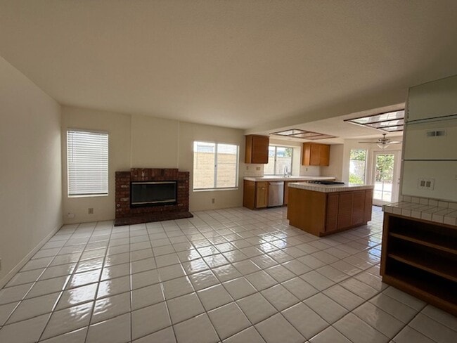 Building Photo - Spacious Home in Tustin with Main Floor Be...