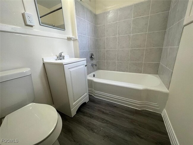 Building Photo - 3165 E Riverside Dr