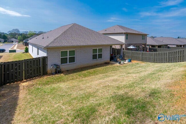 Building Photo - 125 River Springs Ct
