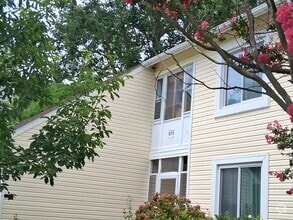 Building Photo - 875 Carew Rd