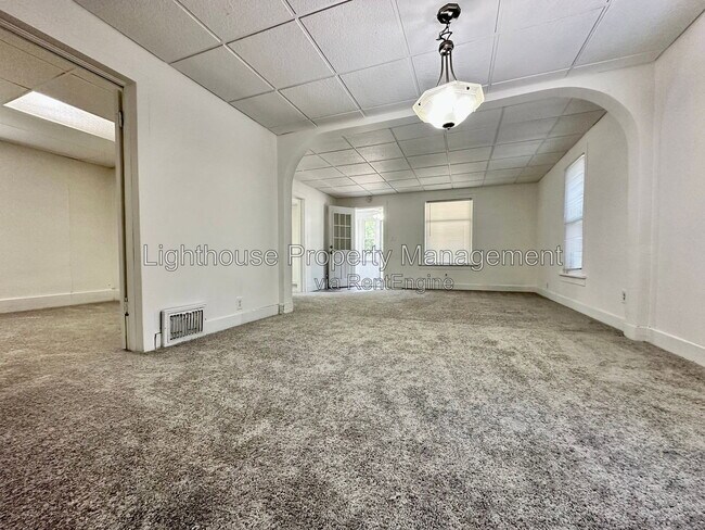 Building Photo - 2528 Hoyt St