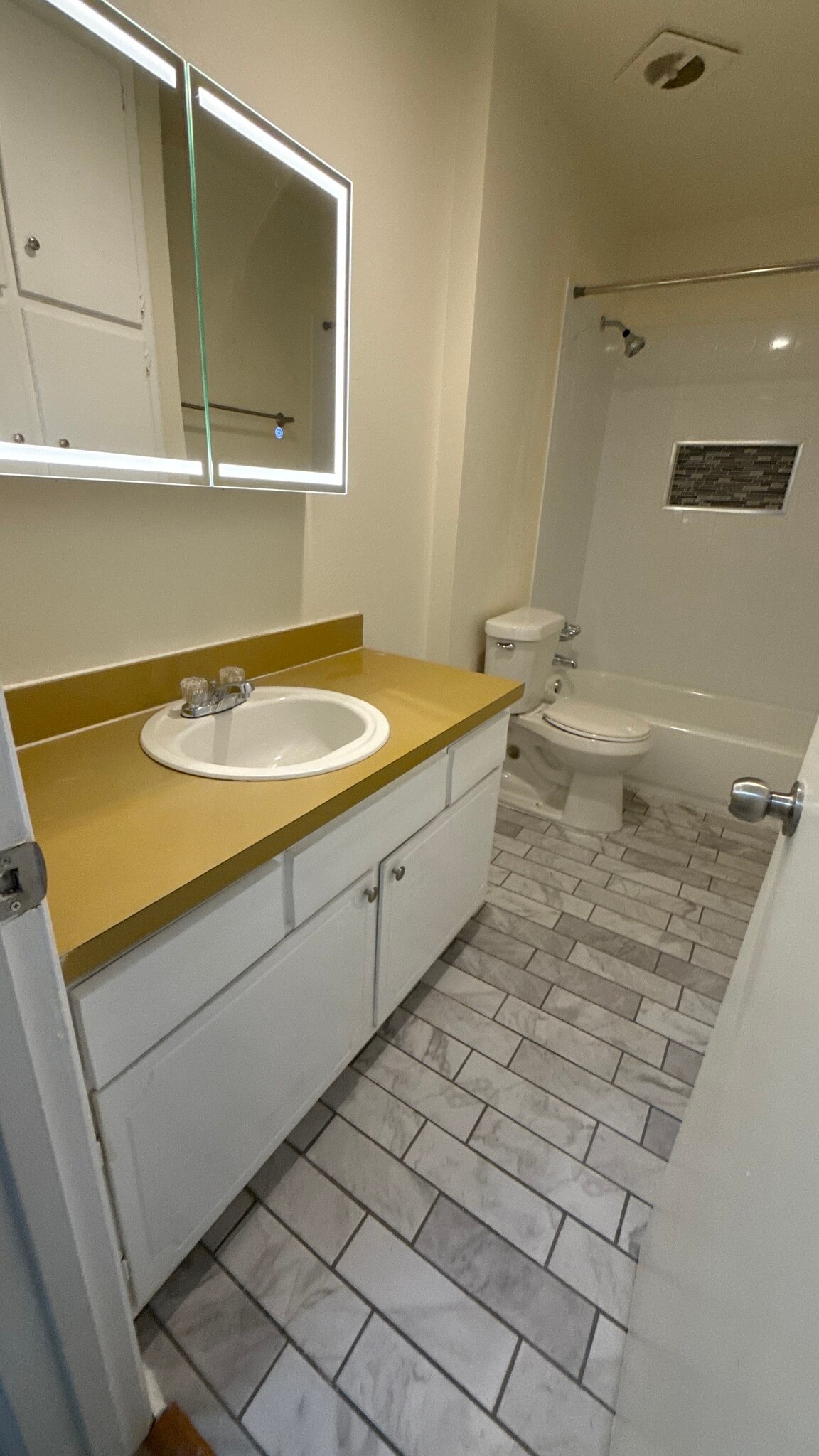Full Bathroom - 313 Rita Dr
