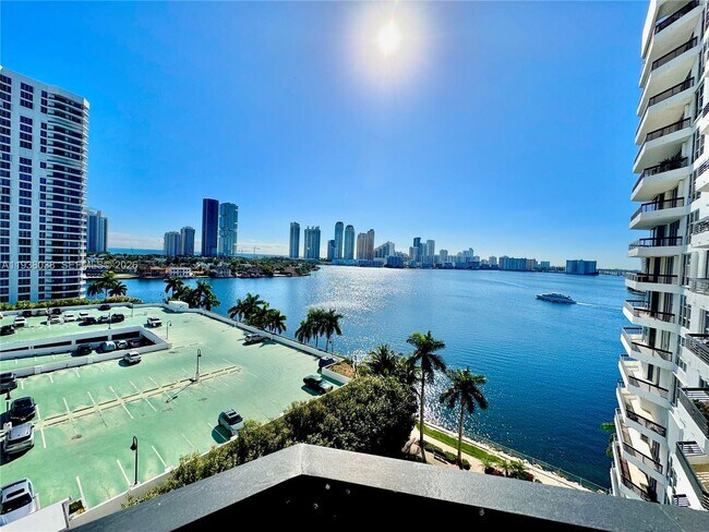 Building Photo - 3600 Mystic Pointe Dr