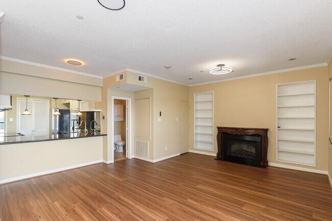 Building Photo - 351 Lakeside Ln