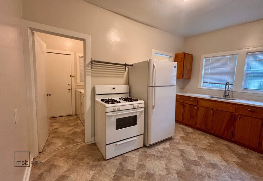 Building Photo - 1120 12th St