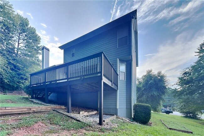 Building Photo - 5027 Wesleyan Dr