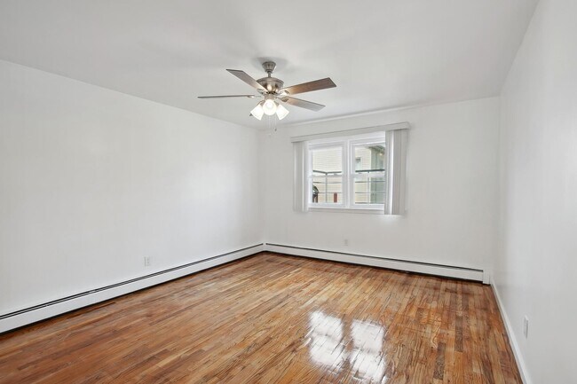 Building Photo - 140 Hopkins Ave