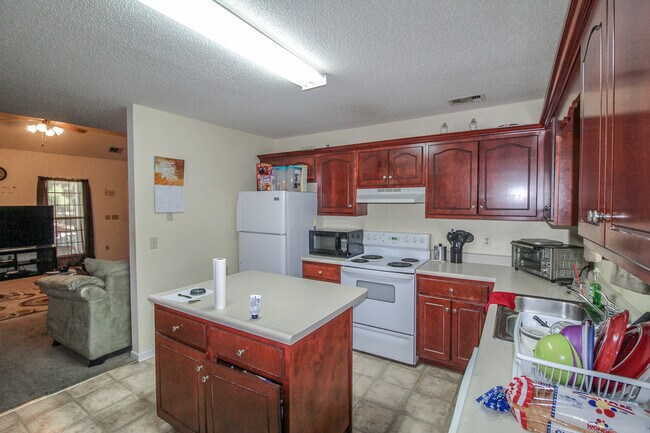 Building Photo - 802 N Taylor Ct