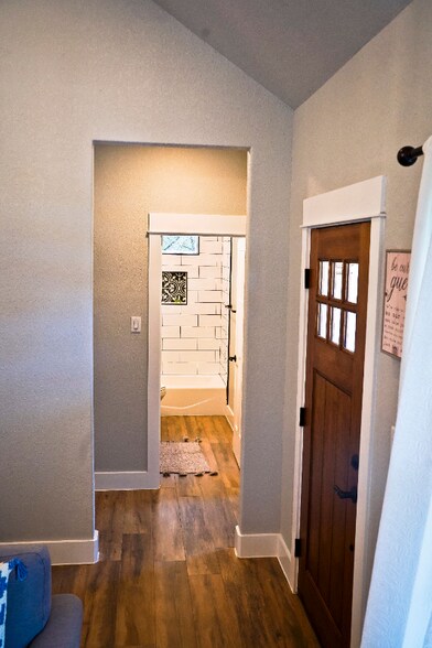 Building Photo - 968 Marlys Ave