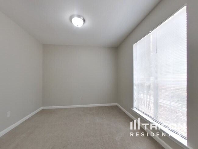 Building Photo - 510 Surveyor Walk