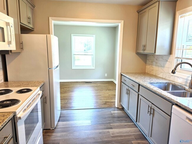 Building Photo - 507 Redbud Dr NW