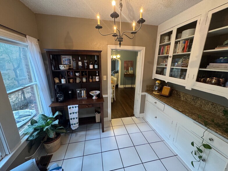 Breakfast Room - 4006 Hawthorne Ave