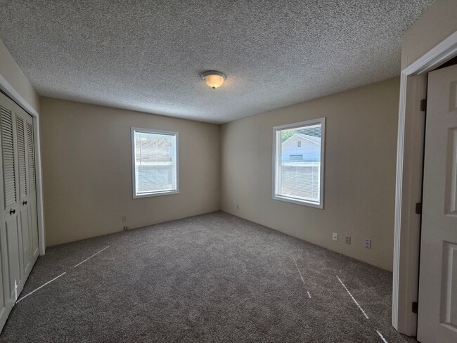 Building Photo - Charming 3 bedroom 2 bath