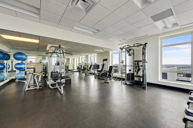 Building Photo - 10 E Delaware Pl