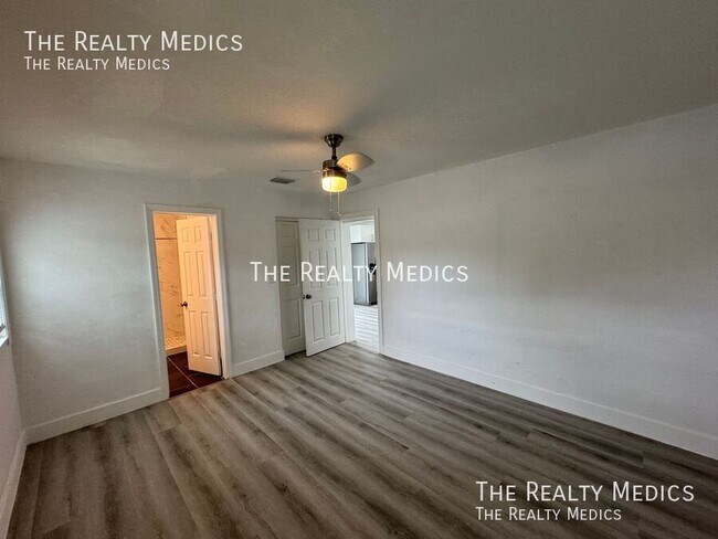 Building Photo - 1150 Overlook Terrace