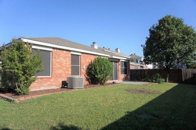 Building Photo - 2417 Hampton Dr