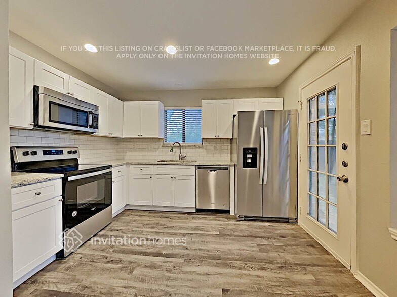 Building Photo - 2707 Fountainview Dr