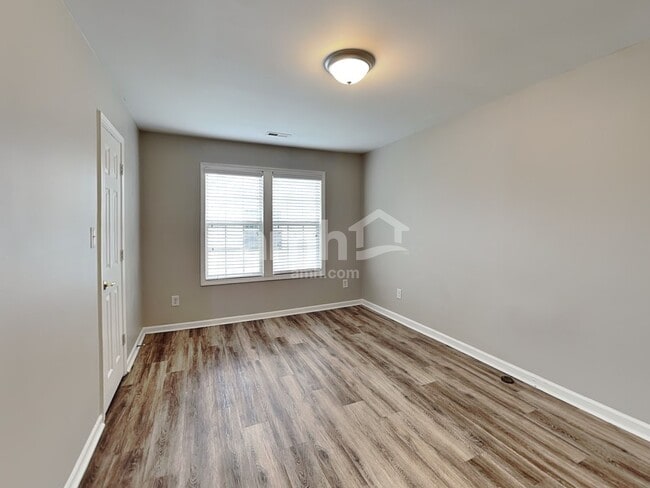 Building Photo - 3357 Hawick Commons Dr