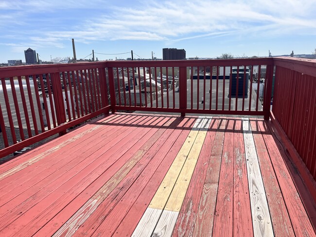 Rooftop Deck - 2410 Fleet St