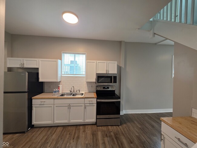 Building Photo - 327 N Sherman Dr