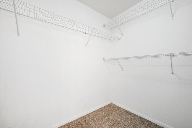 Building Photo - 2726 Dunstan Dr