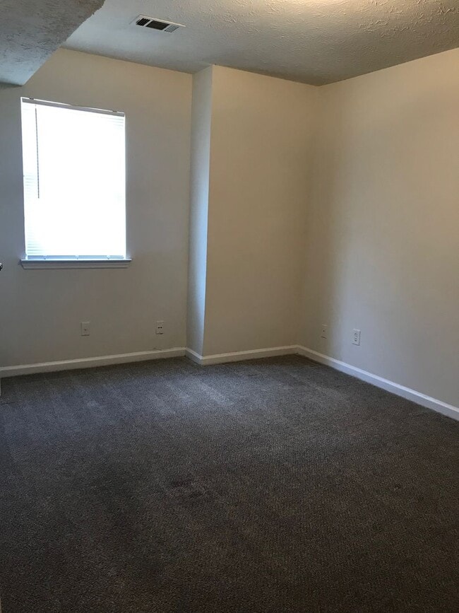 Building Photo - 8821 W Hills Ct