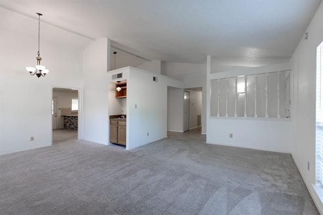 Building Photo - 3037 Hamlet Ct