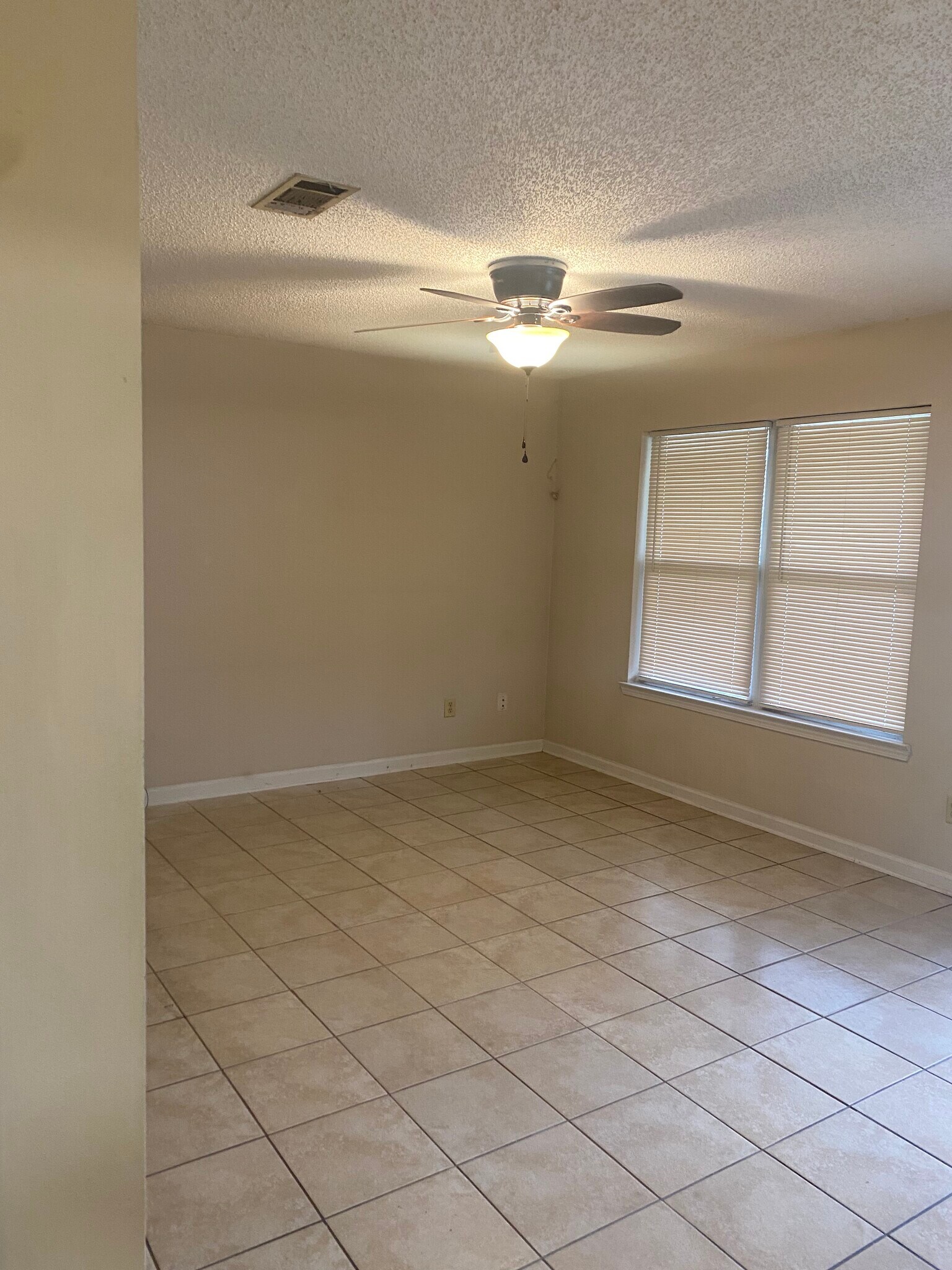 Building Photo - 412 Tina Hely Ct