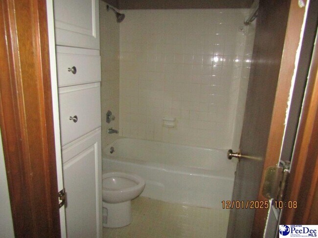 Building Photo - 864 Thunderbird Dr