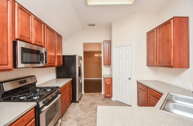 Building Photo - 9004 Sunrise Trail