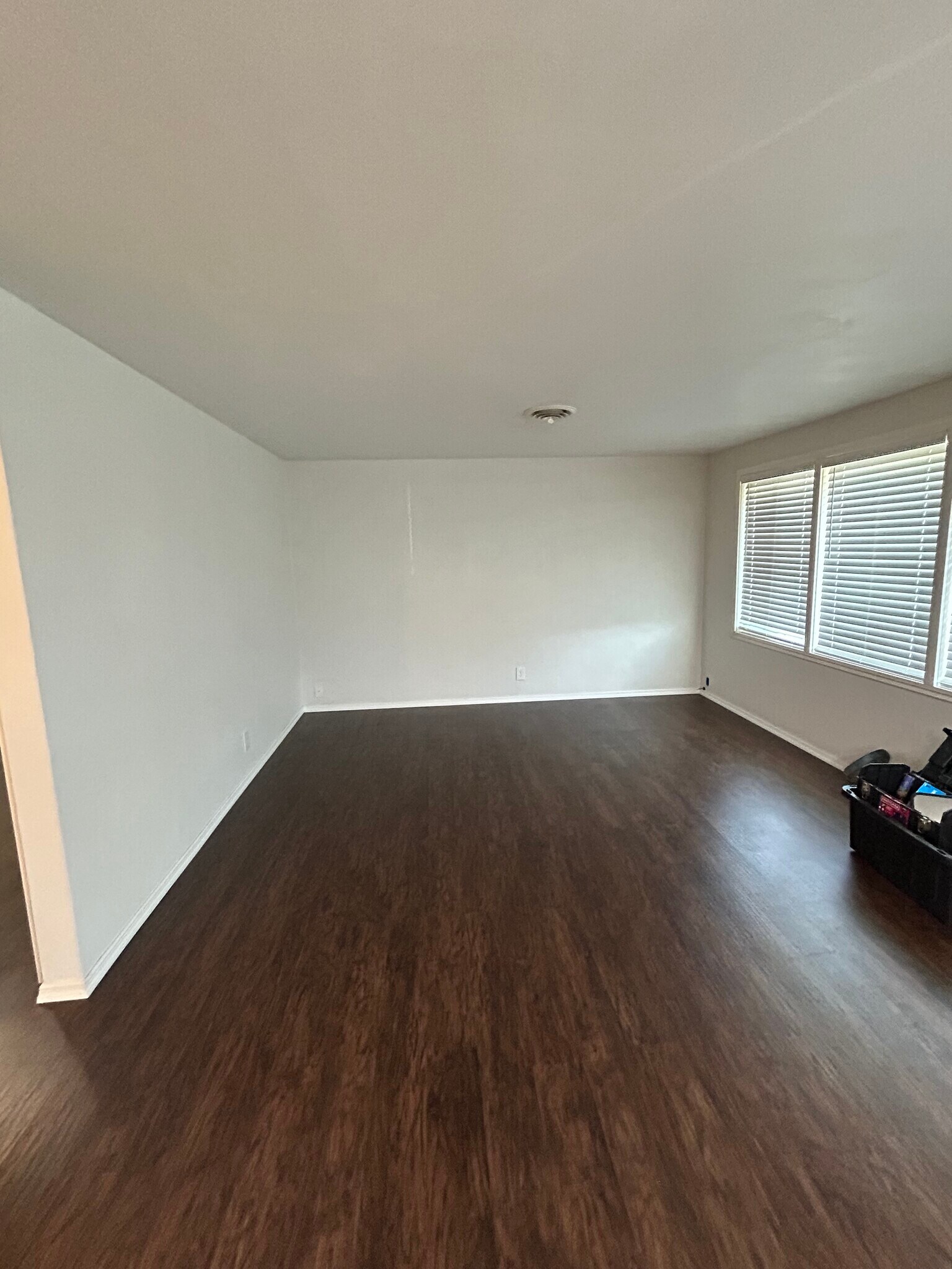Living room - 719 W Loop Dr