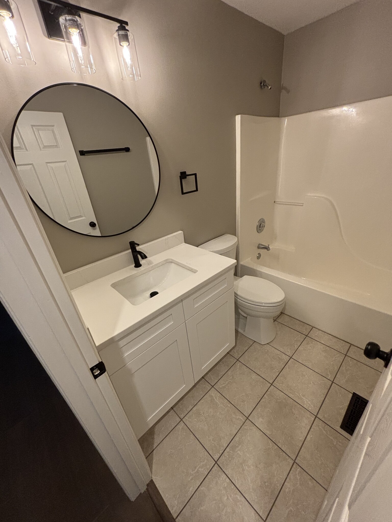 Hall Bath - 738 Starlight Dr