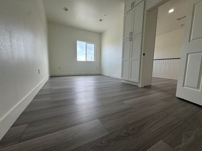 Building Photo - 7871 Glencoe Drive