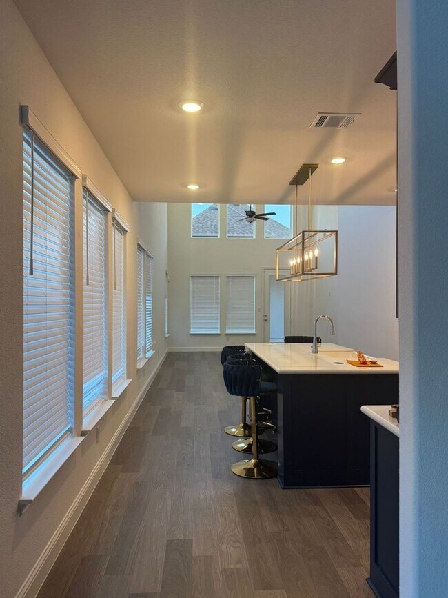 Building Photo - Stunning 4BR House in Argyle. Great school...