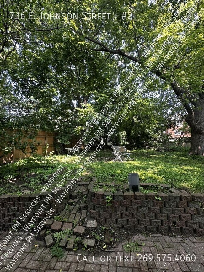 Building Photo - 736 E Johnson St