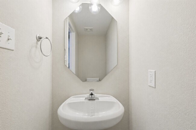 Building Photo - 19011 Polo Meadow Dr