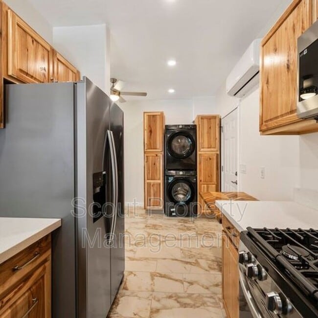 Building Photo - 4643 Cove St