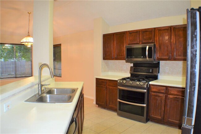 Building Photo - 16702 Shipshaw River Cove