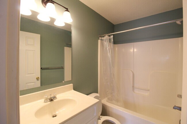 Building Photo - Liberty Square townhome