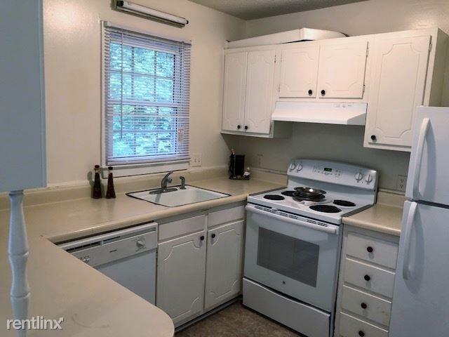 Building Photo - 2 br, 1.5 bath  - Colonial Arms Apartments
