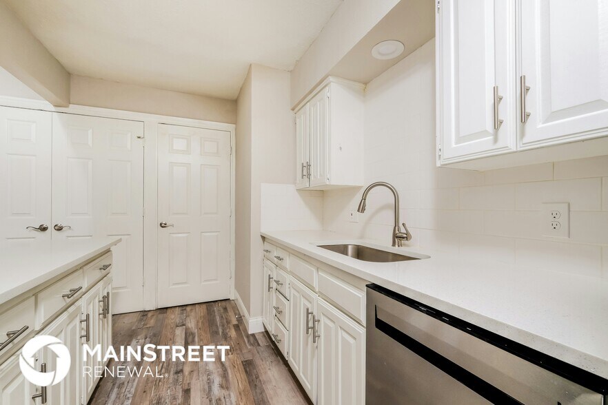 Building Photo - 1811 Mimosa Ave