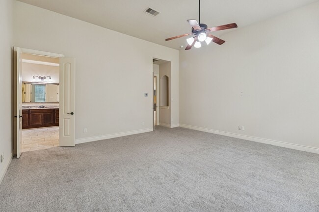 Building Photo - 944 Wilderness Oaks