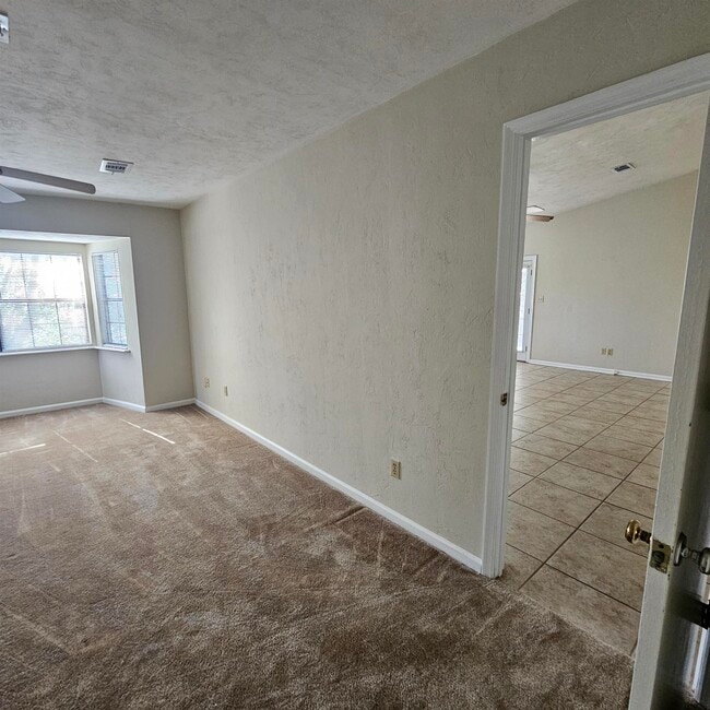 Building Photo - 261 Starmount Dr