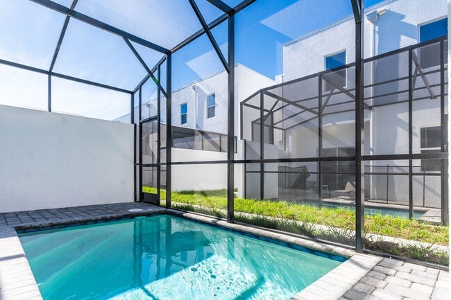 Building Photo - 395 Famagusta Dr